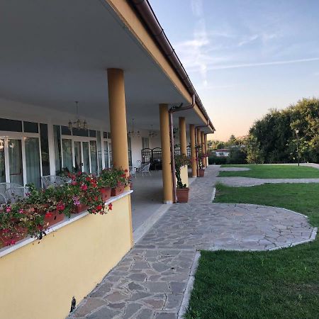 Agriturismo "Lo Zafferano" 아프릴리아 외부 사진