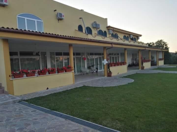 Agriturismo "Lo Zafferano" 아프릴리아 외부 사진